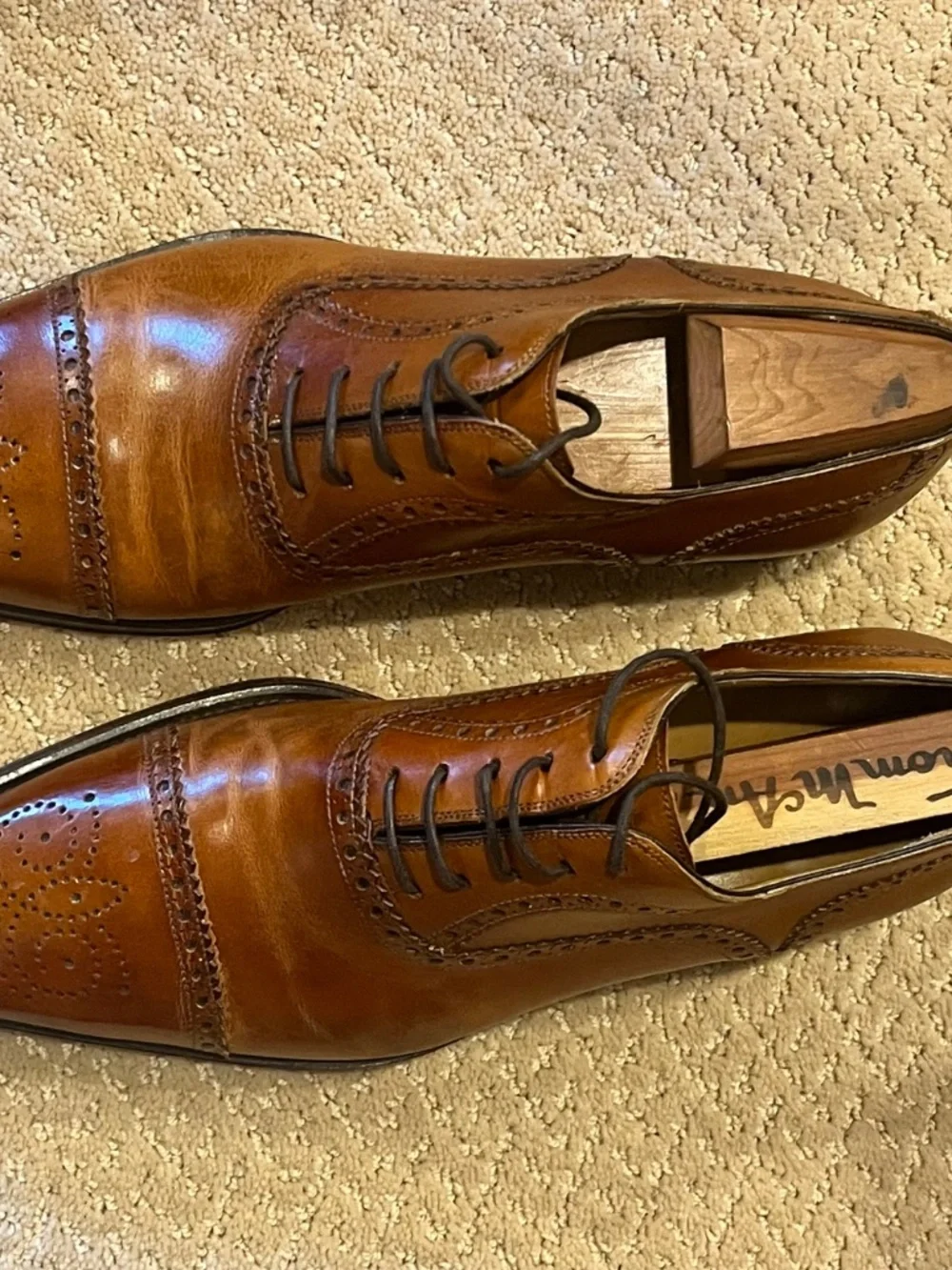 Tan Magnannl cap toe size 9M